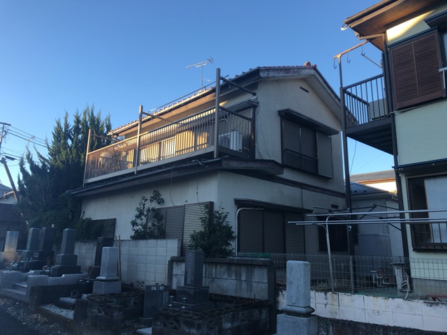 埼玉県さいたま市緑区山崎が丘の木造2階建て家屋解体工事・残置物撤去処分前の様子です。